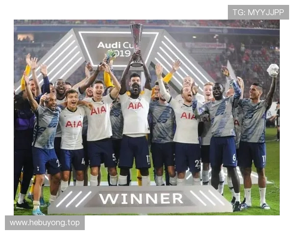 巴黎55年梦想成真 首度捧起欧冠奖杯 实现赛季三冠伟业